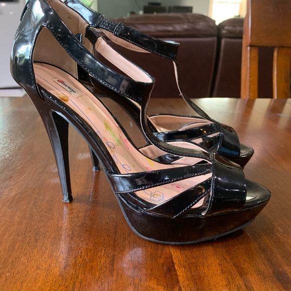 Two pairs of women’s size 8 high heels. Black in color, one pair is shiny/glossy - Picture 6 of 14